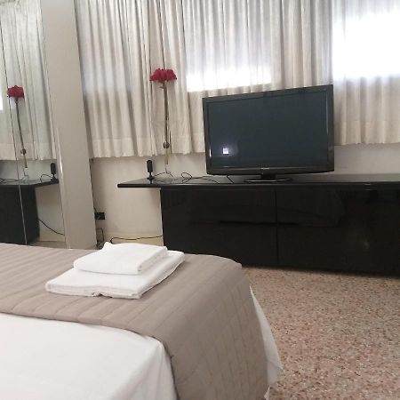 Locazione Turistica Gioia Bed & Breakfast Padova Bagian luar foto