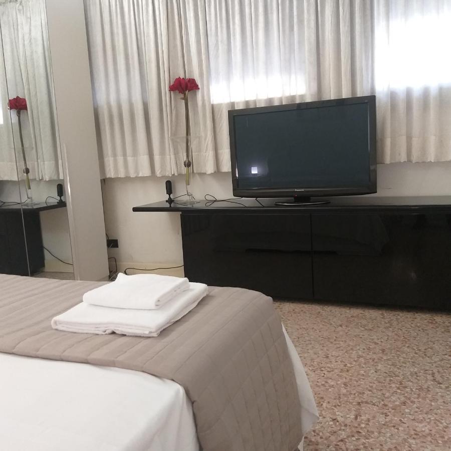 Locazione Turistica Gioia Bed & Breakfast Padova Bagian luar foto