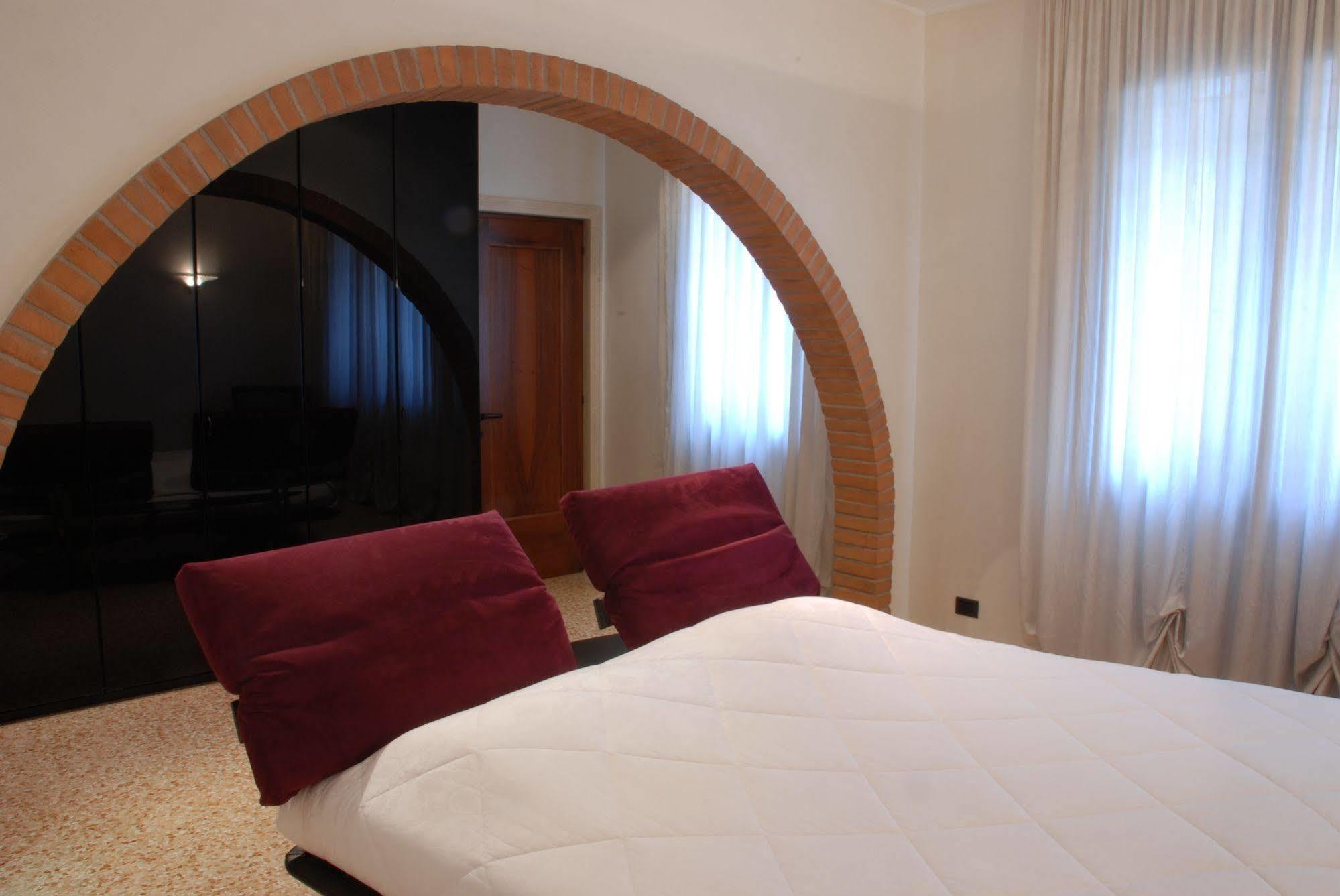 Locazione Turistica Gioia Bed & Breakfast Padova Bagian luar foto