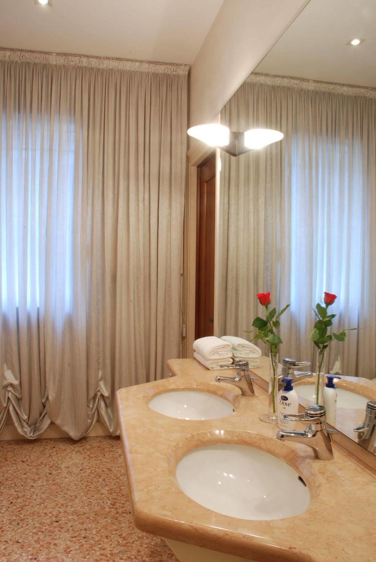Locazione Turistica Gioia Bed & Breakfast Padova Bagian luar foto