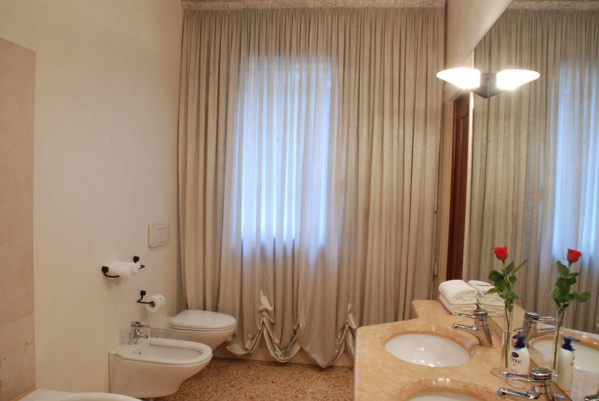 Locazione Turistica Gioia Bed & Breakfast Padova Bagian luar foto
